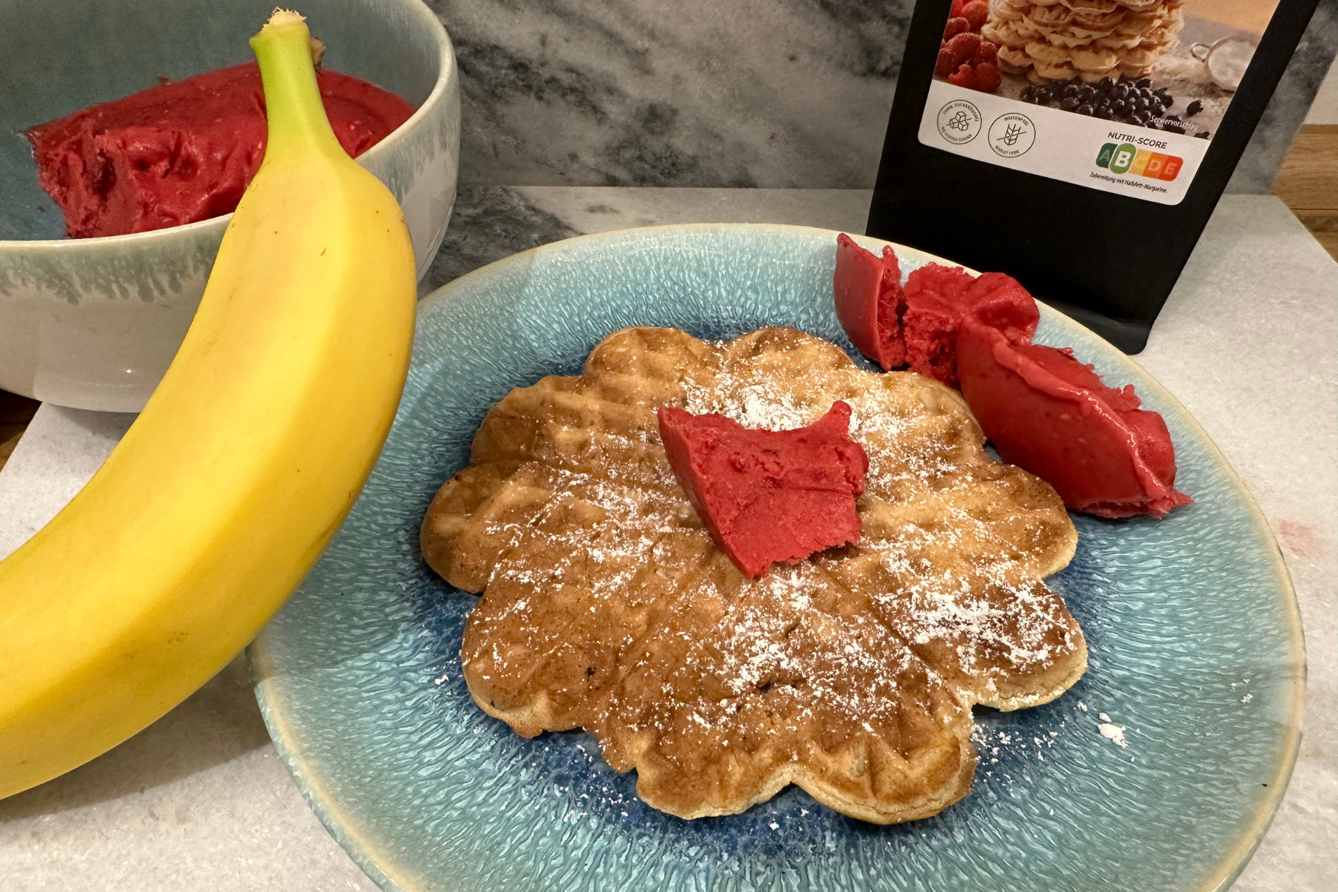 Zuckerfreie Waffeln mit selbstgemachtem EIs